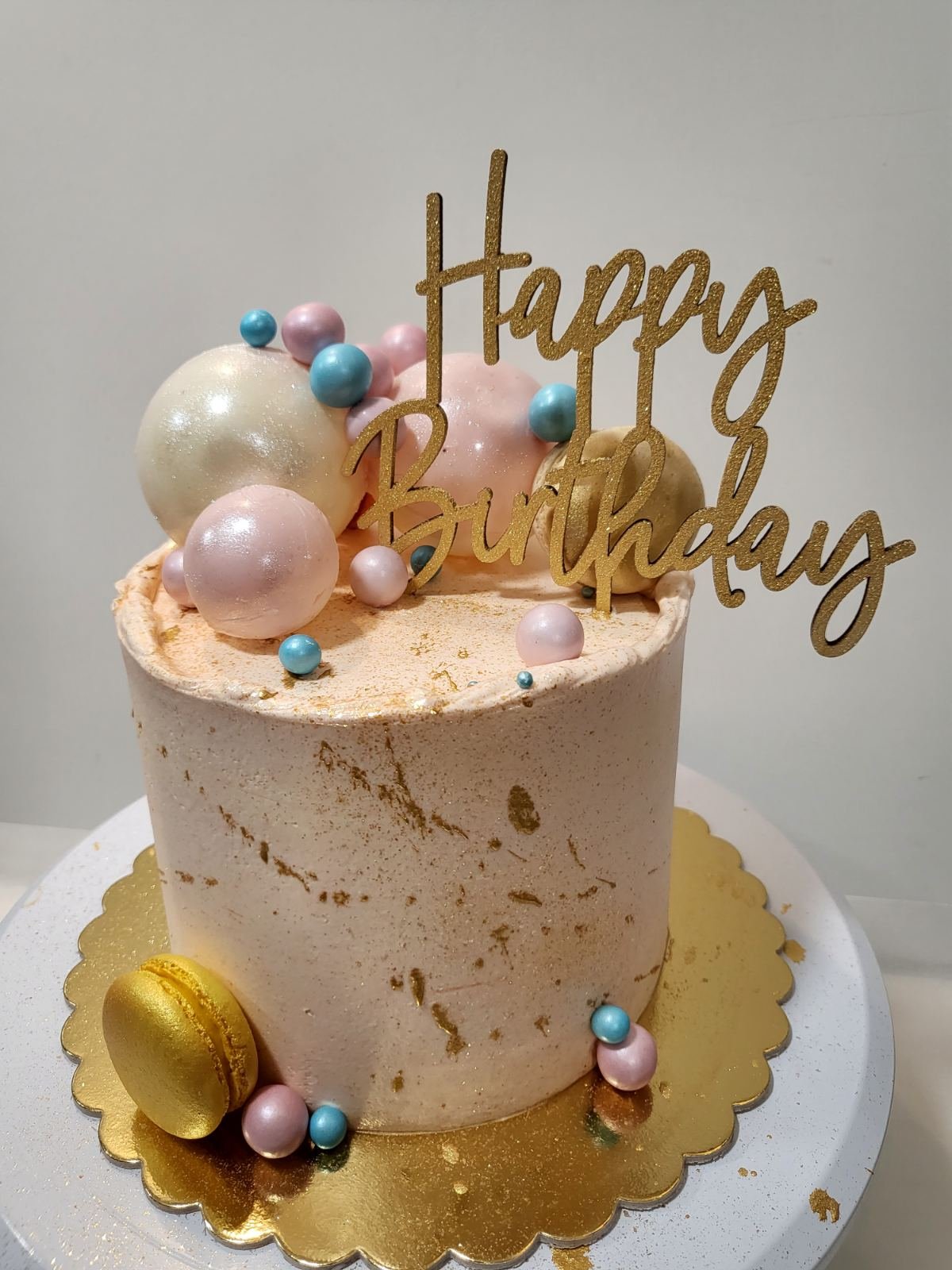 Tort pudrowy „Happy Birthday"