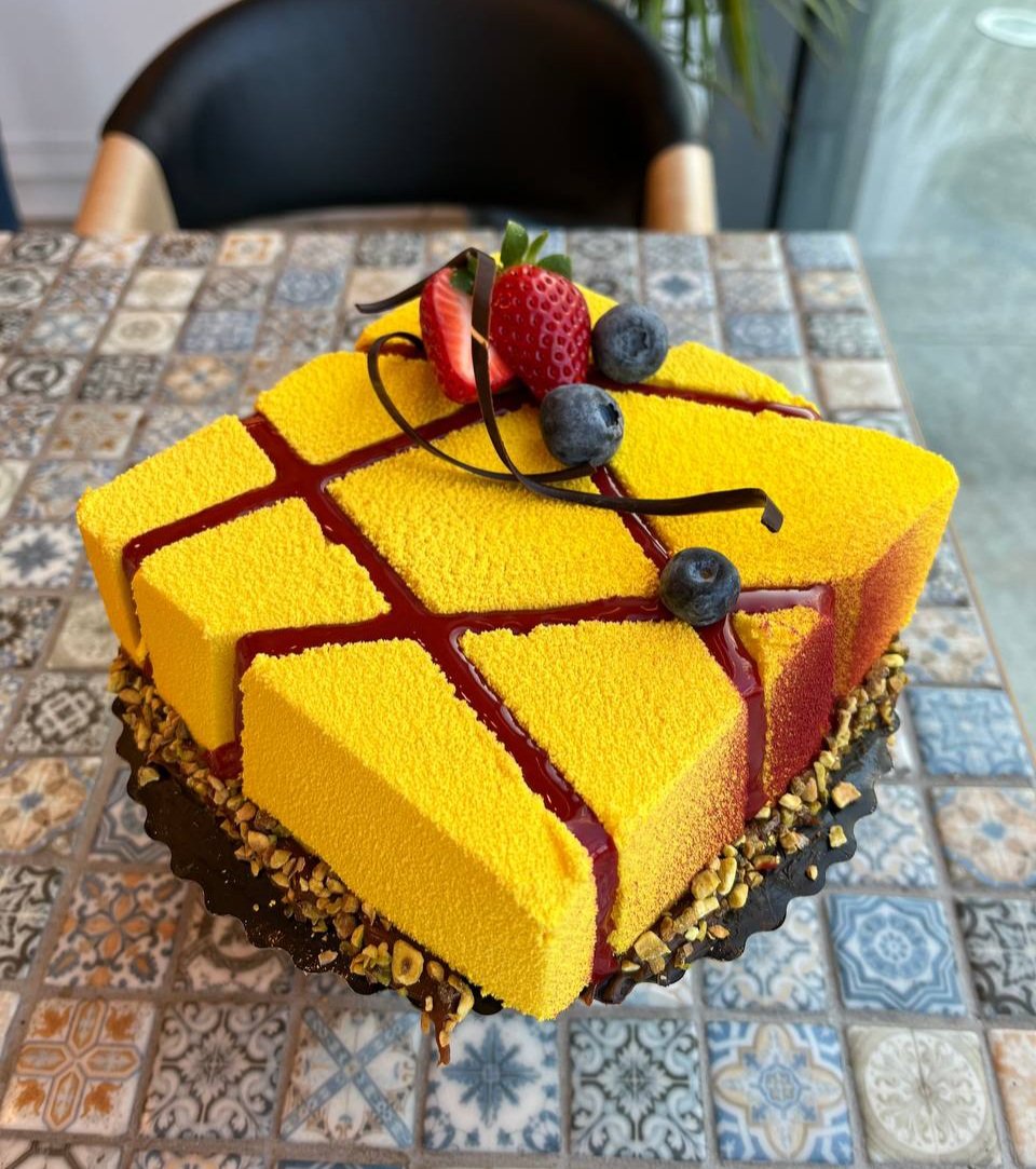 Tort mango musowy